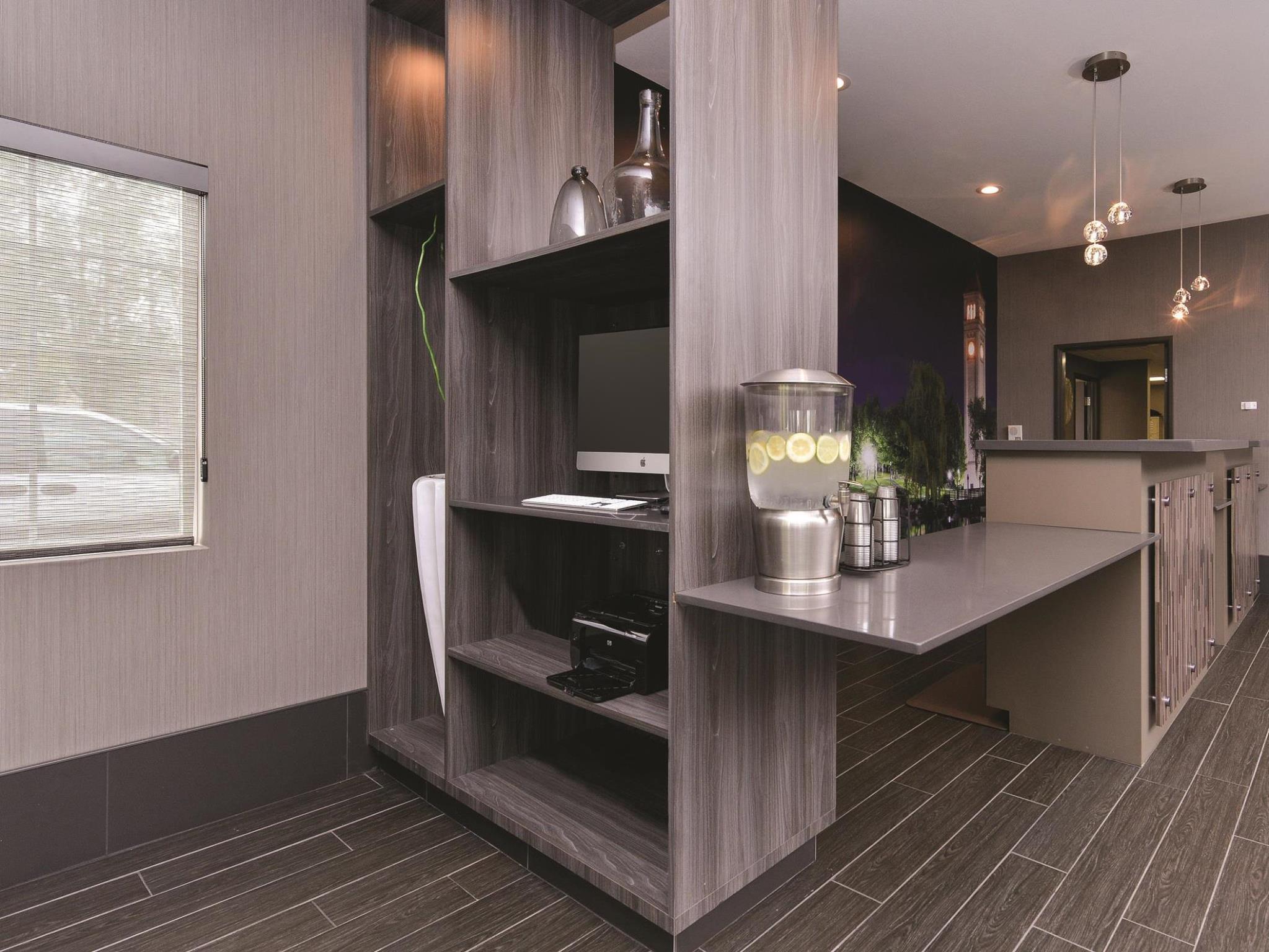 Best Western Plus Spokane North エクステリア 写真